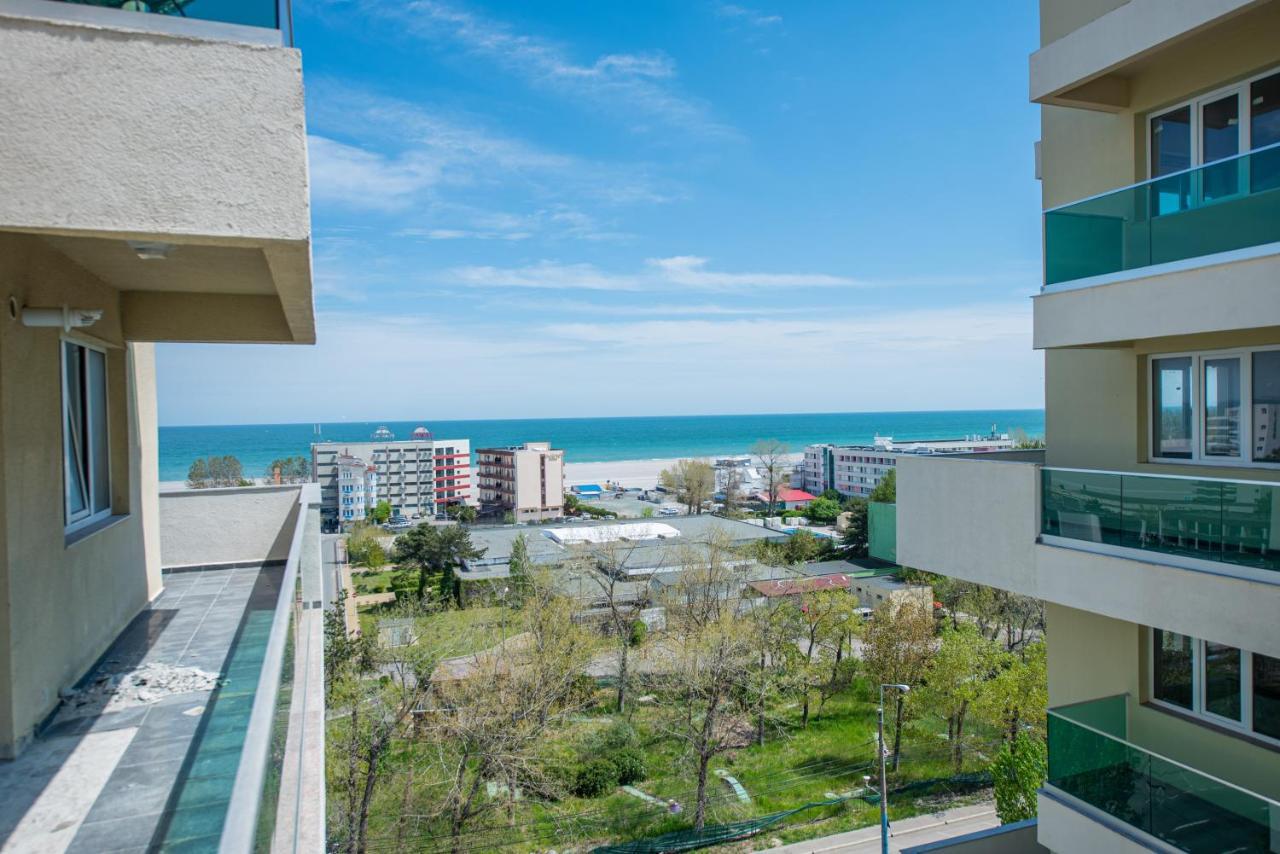 Moonlight Sky Mamaia Apartment Exterior photo